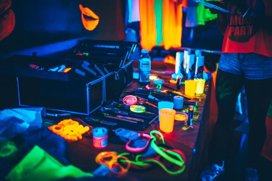 fluo gadżety na imprezę