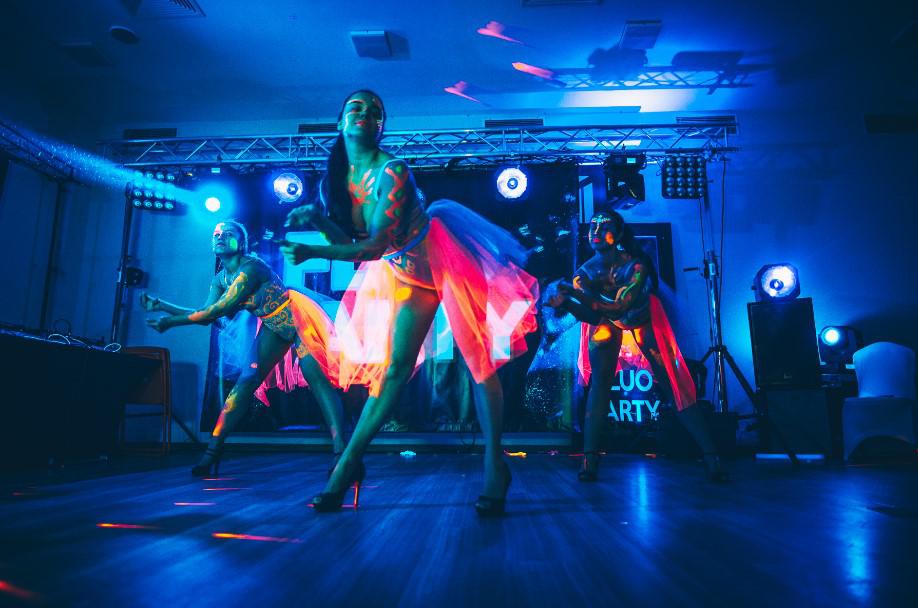 fluo girls, pokaz fluo tańca
