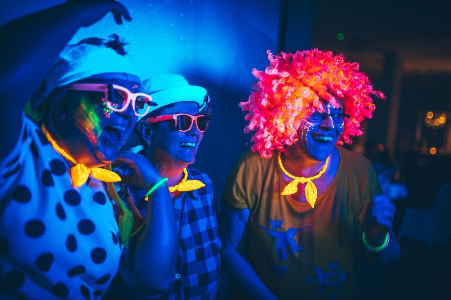 kolorowe fluo przebrania