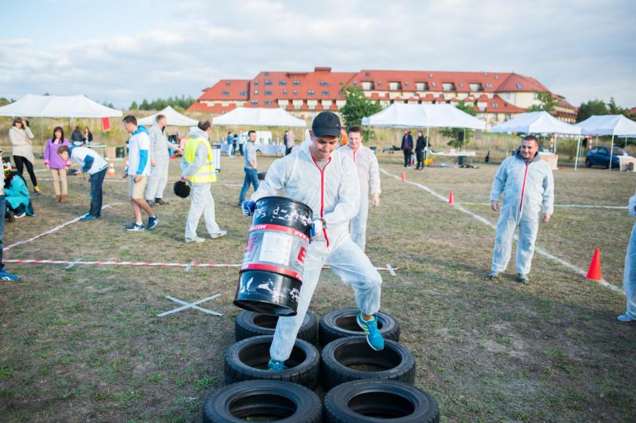 odpicuj brykę, zawody, noszenie beczki