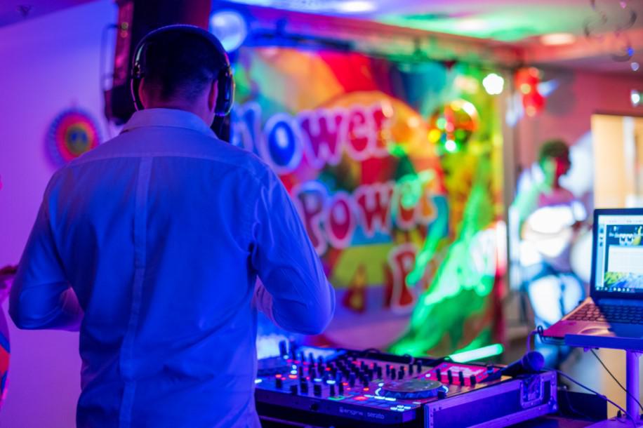 imprezy tematyczne dla firm, flower power