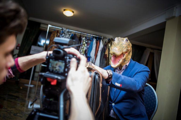 kostium aligatora, kręcenie filmu, magia hollywood