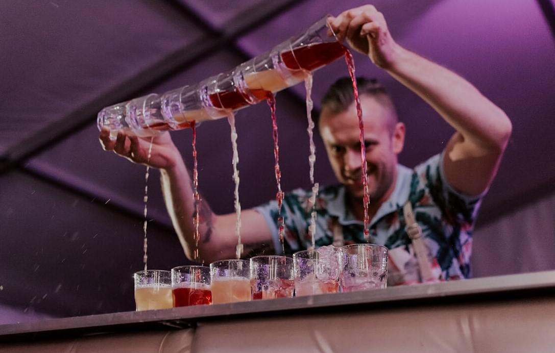 pokaz sztuki barmańskiej