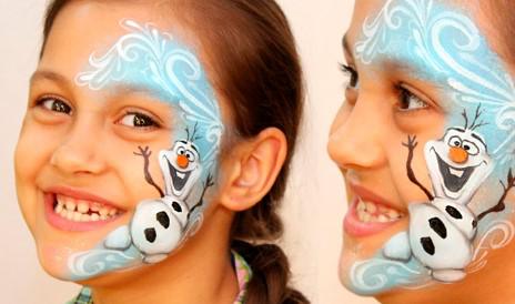 pomalowana twarz dziecka