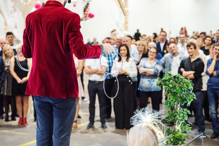 pokaz artystyczny na evencie jubileuszowym dla firmy Ikea