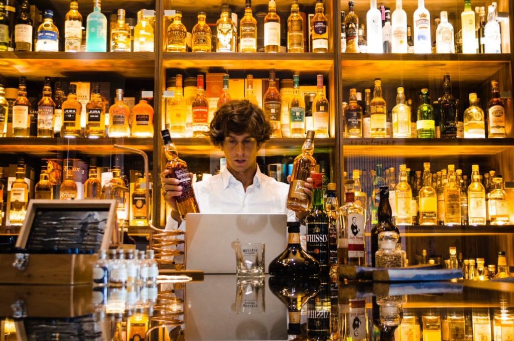 degustacja alkoholi na integracji online