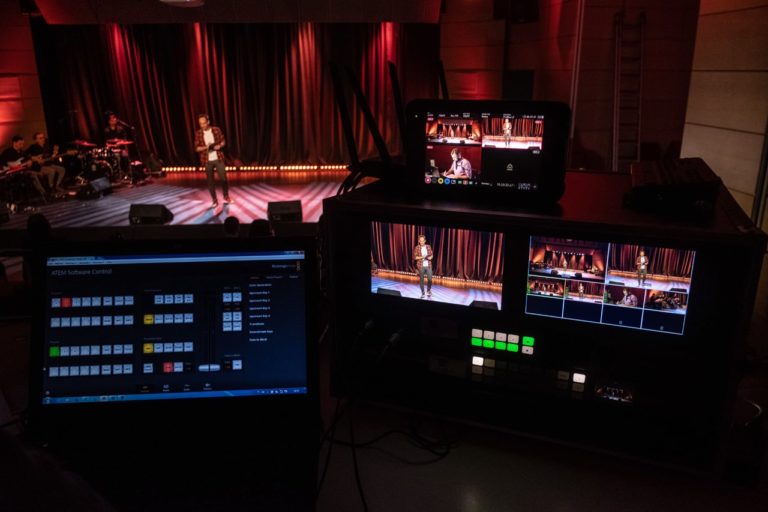 studio, reżyserka, event online