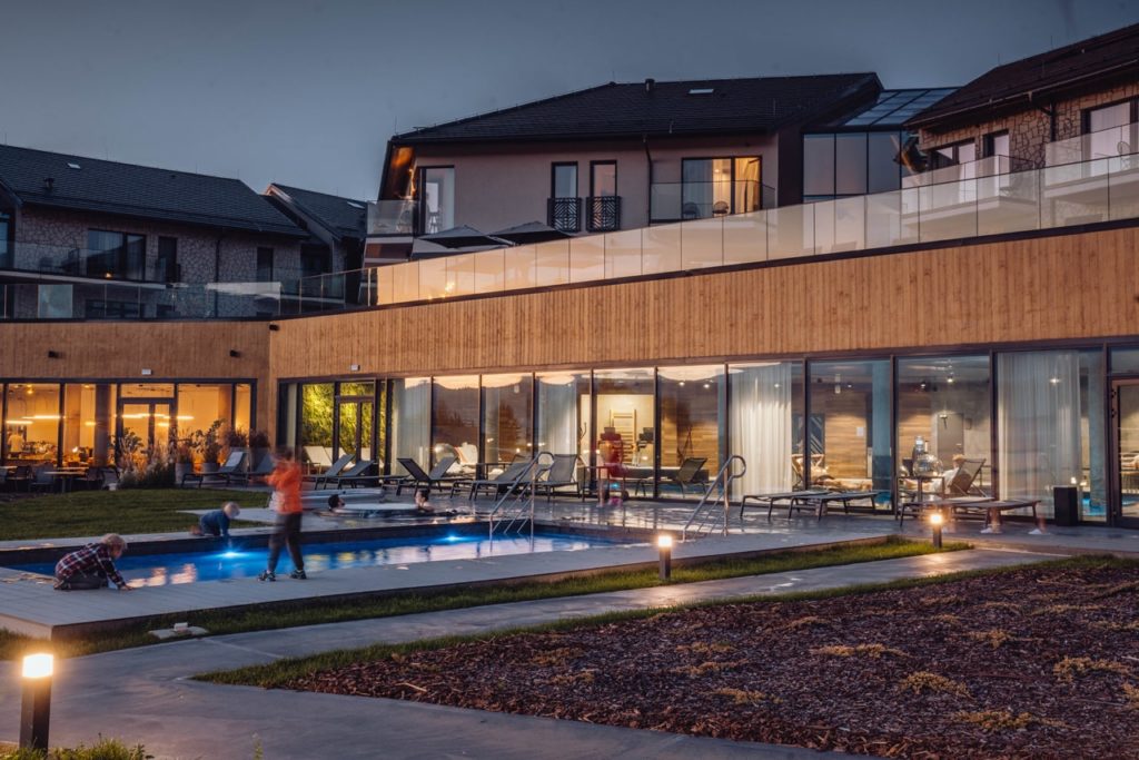lake hill resort & spa basen zewnętrzny