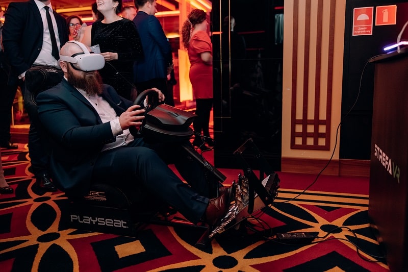 symulator wyścigów na evencie Casino Royale