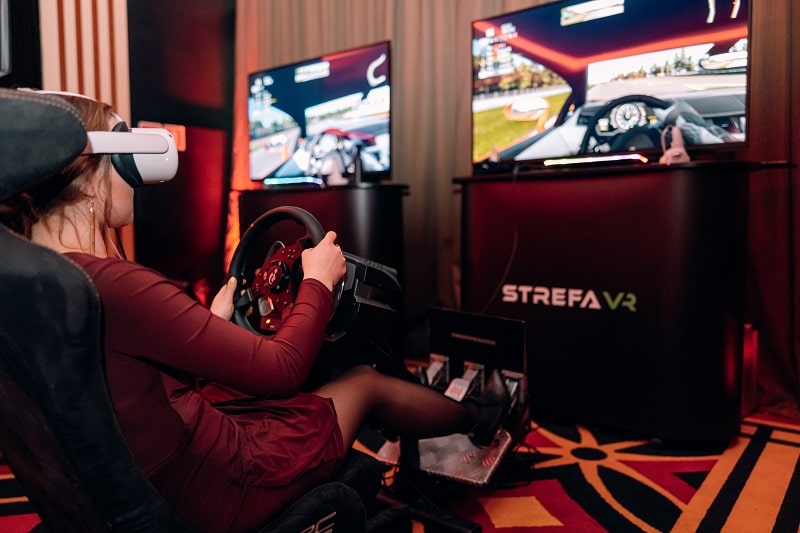 symulator wyścigów na evencie, oculus vr