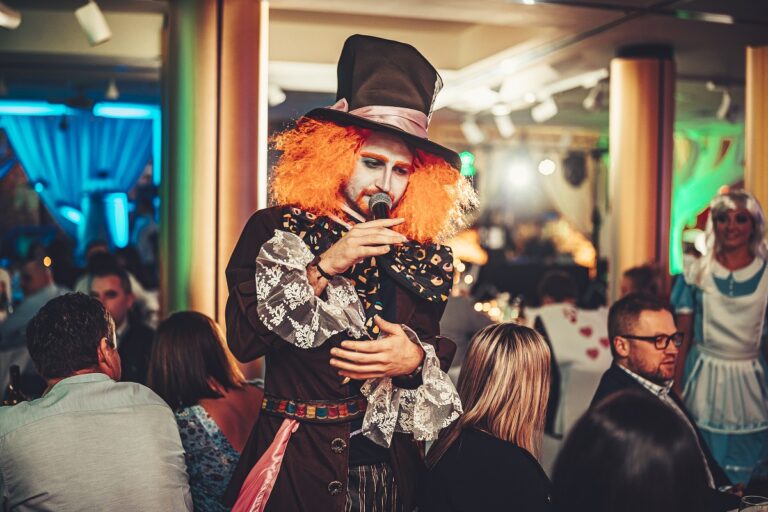 Alicja w Krainie Czarów – postacie z powieści Lewisa Carrolla na evencie firmowym