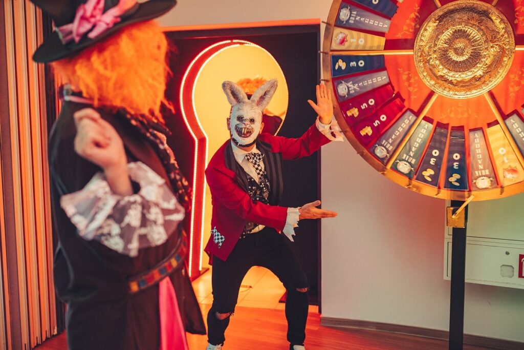 wieczór tematyczny, alicja w krainie czarów