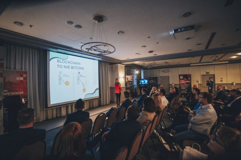 prelekcja na konferencji firmowej