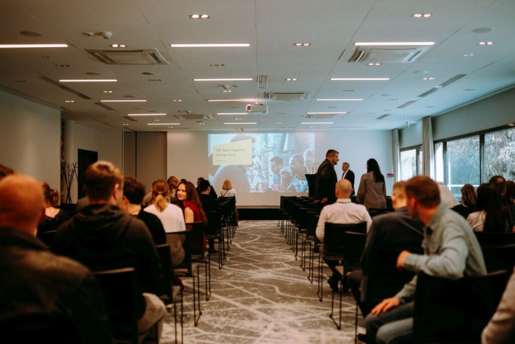 prelekcja na konferencji dla firm