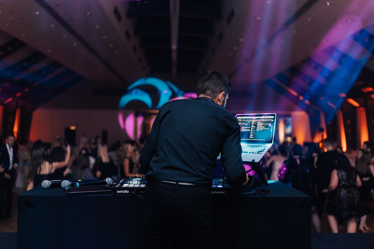 dj na imprezie wieczornej