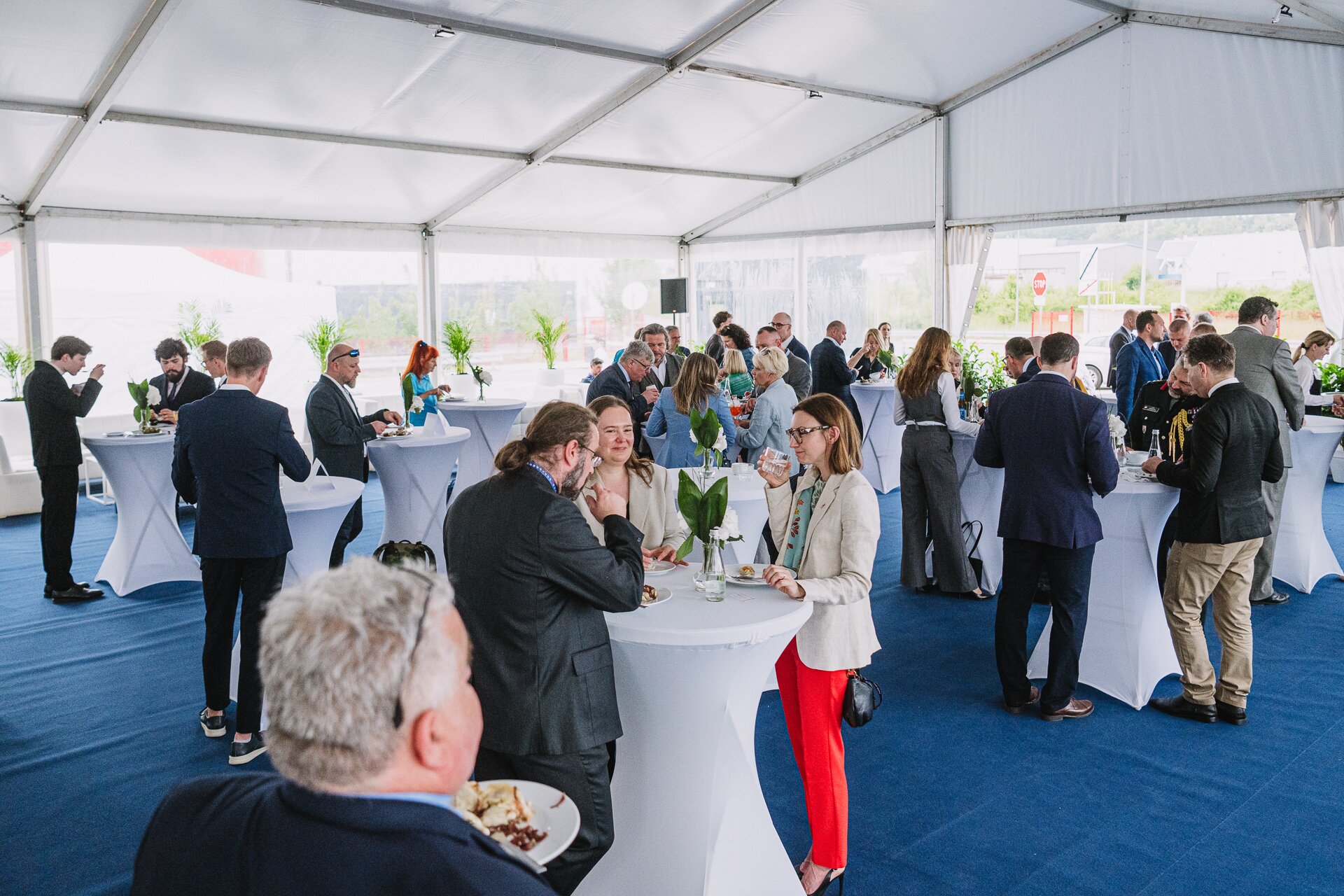 Networking gości w strefie cateringowej – event korporacyjny Galvion w Gdańsku