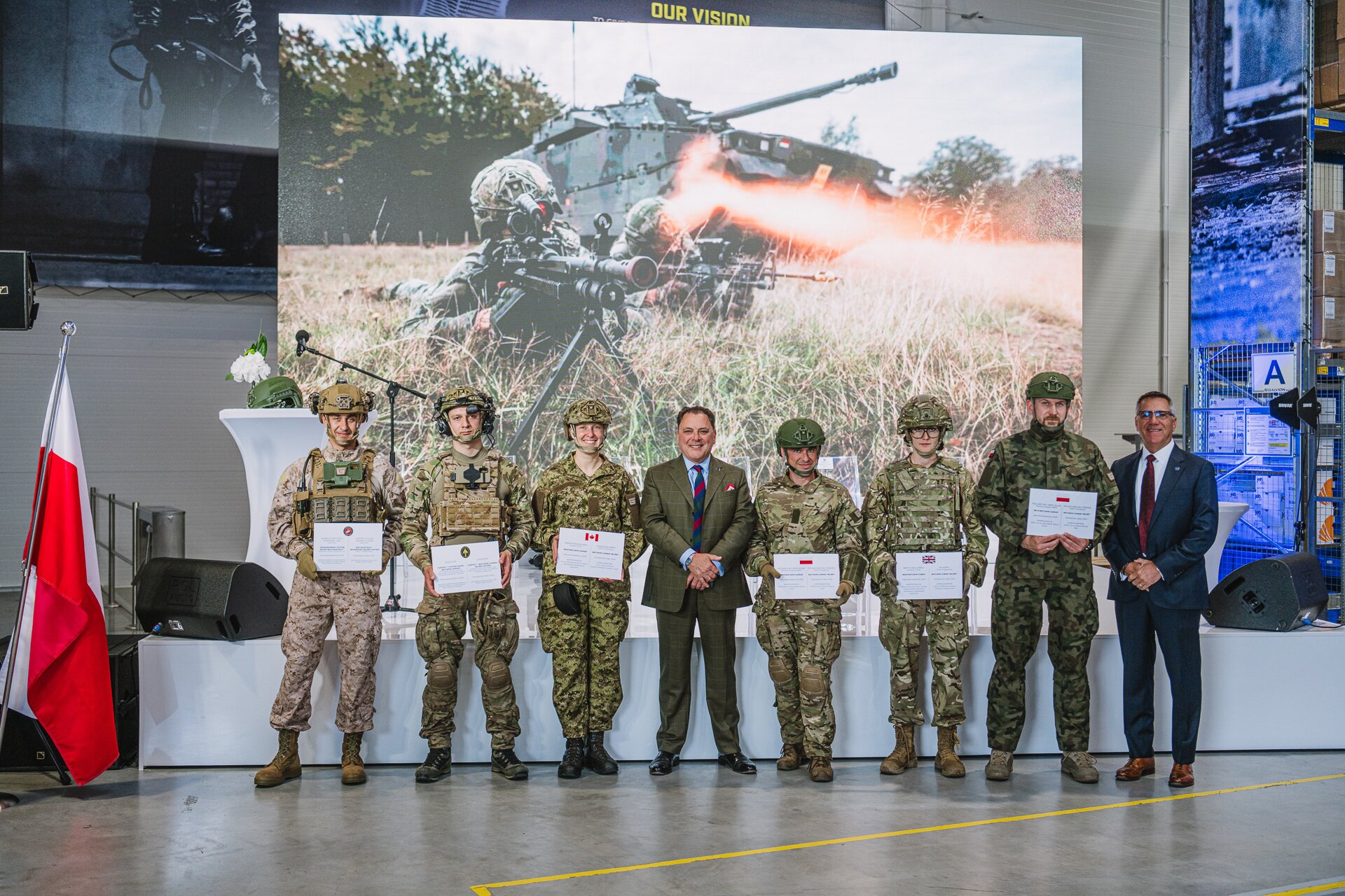 Uroczystość otwarcia inwestycji Galvion w Gdańsku – wręczenie certyfikatów delegacjom NATO