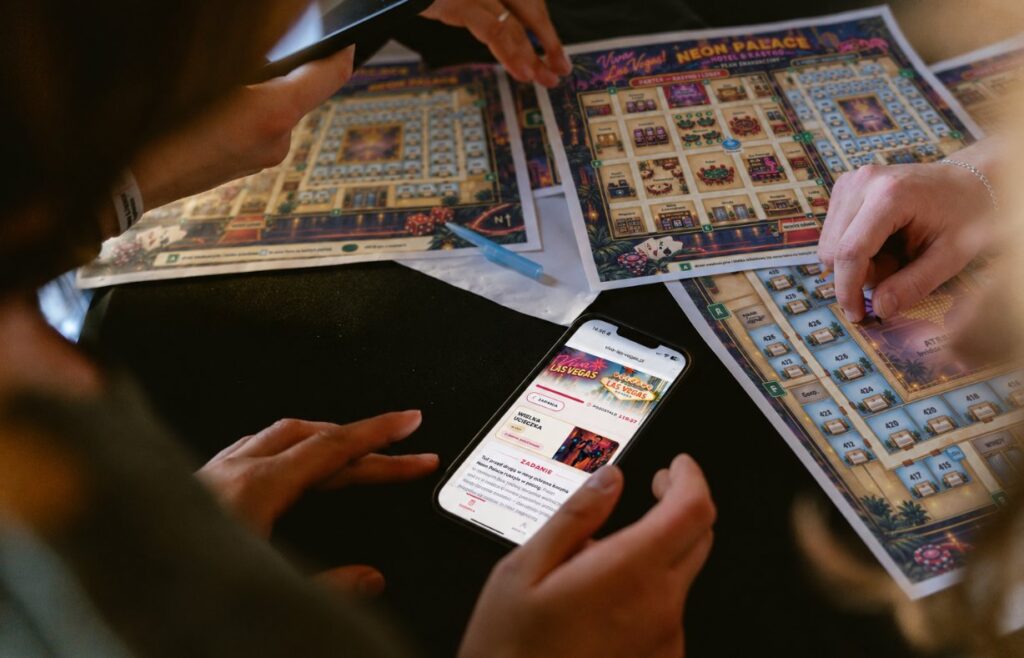 gra detektywistyczna Viva Las Vegas - aplikacja śledztwa na smartfonie i plan hotelu